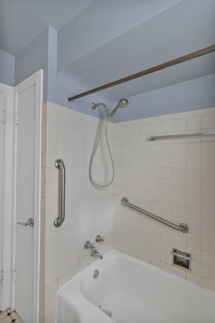 7418 W Clarence Avenue, Chicago, IL 60631