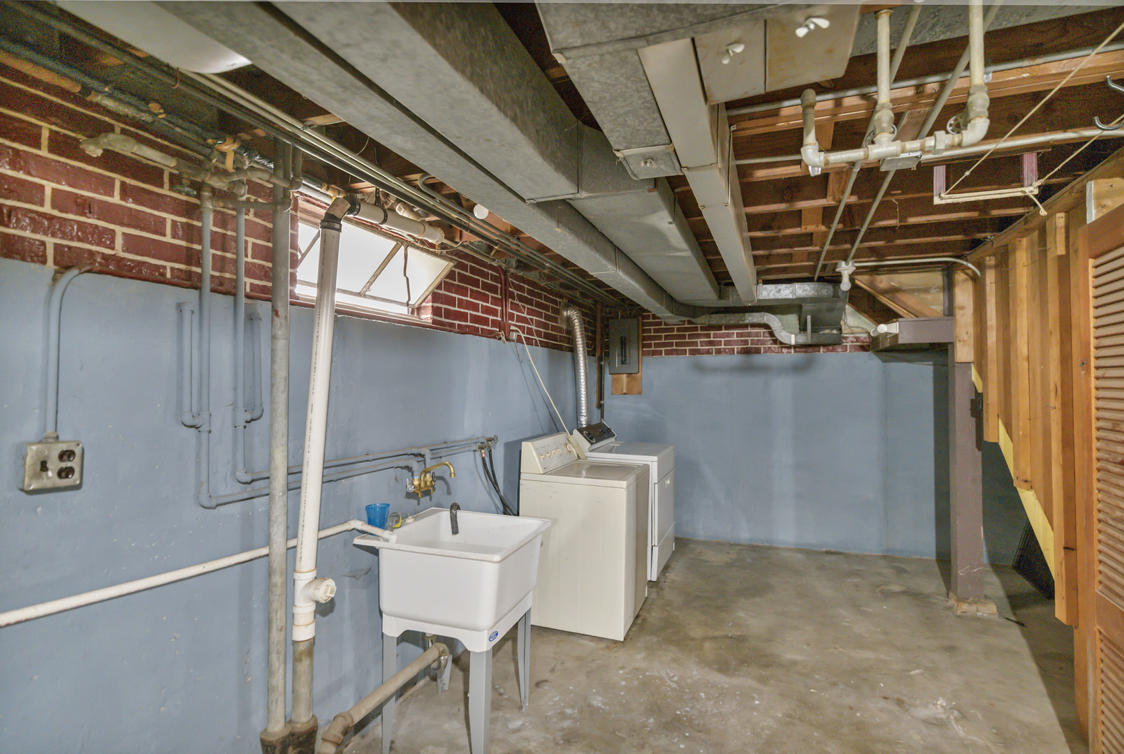 7418 W Clarence Avenue, Chicago, IL 60631