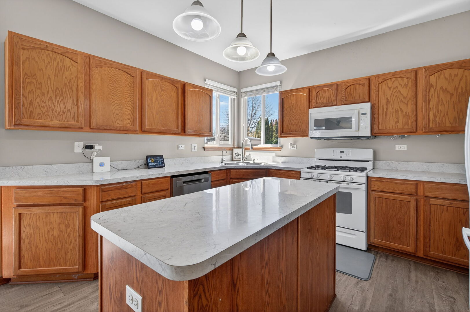 2993 Stirling Court, Montgomery, IL 60538