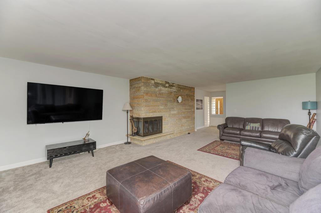 407 Farmington Avenue, Joliet, IL 60435