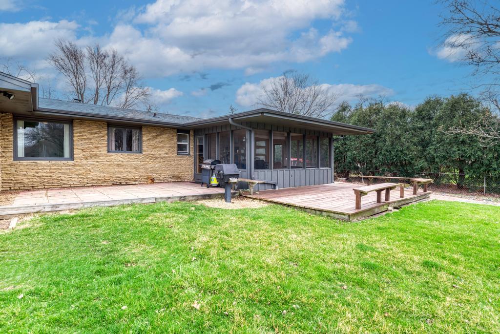 407 Farmington Avenue, Joliet, IL 60435