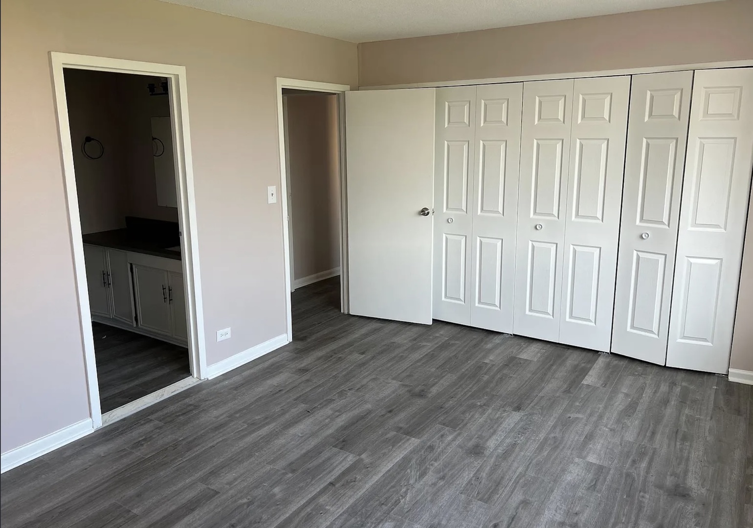 2211 S Stewart Avenue #3B, Lombard, IL 60148