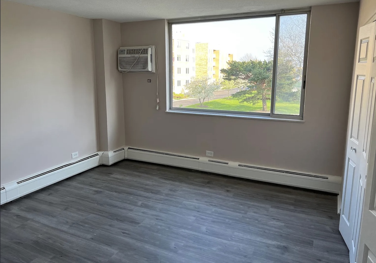 2211 S Stewart Avenue #3B, Lombard, IL 60148