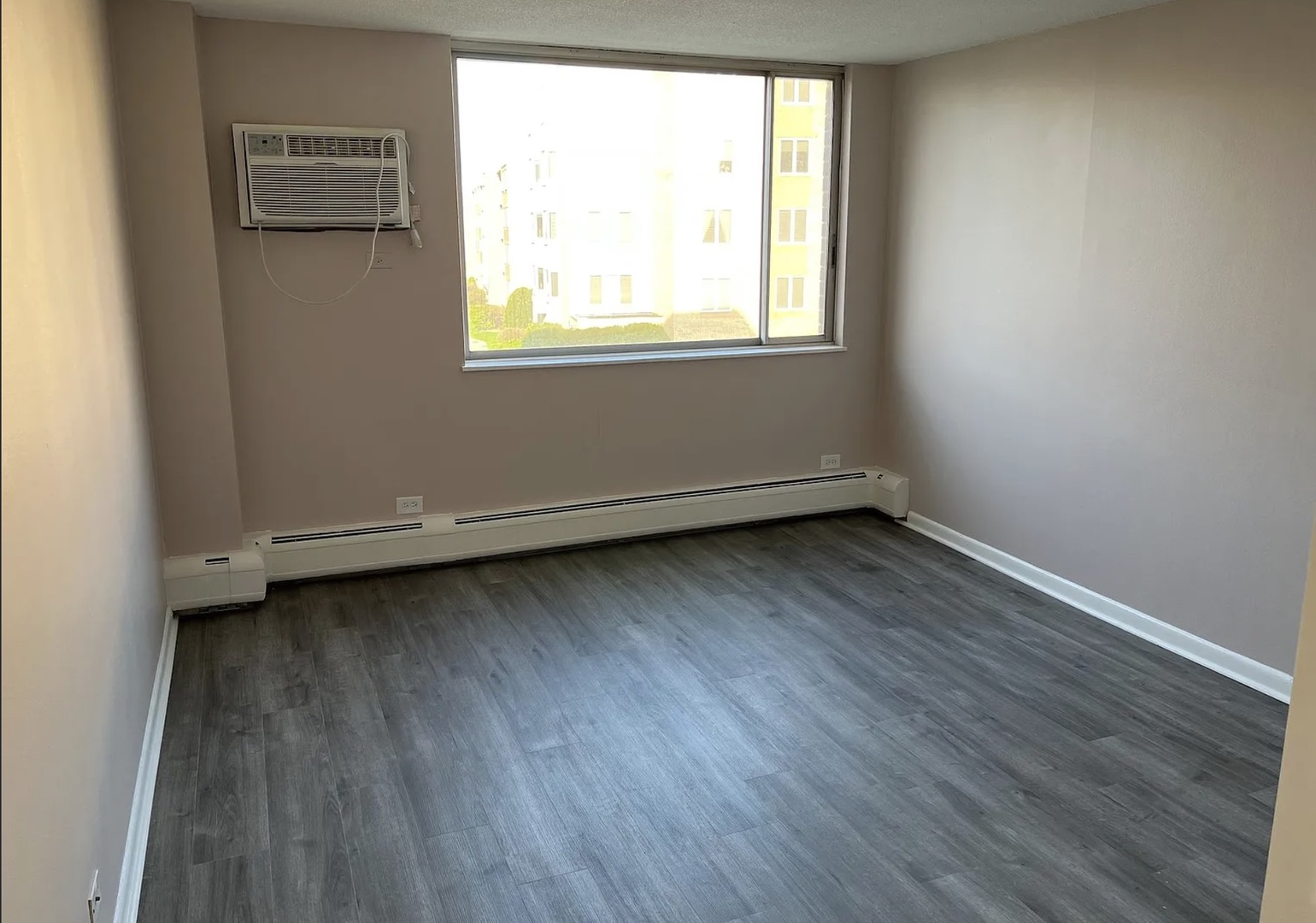 2211 S Stewart Avenue #3B, Lombard, IL 60148