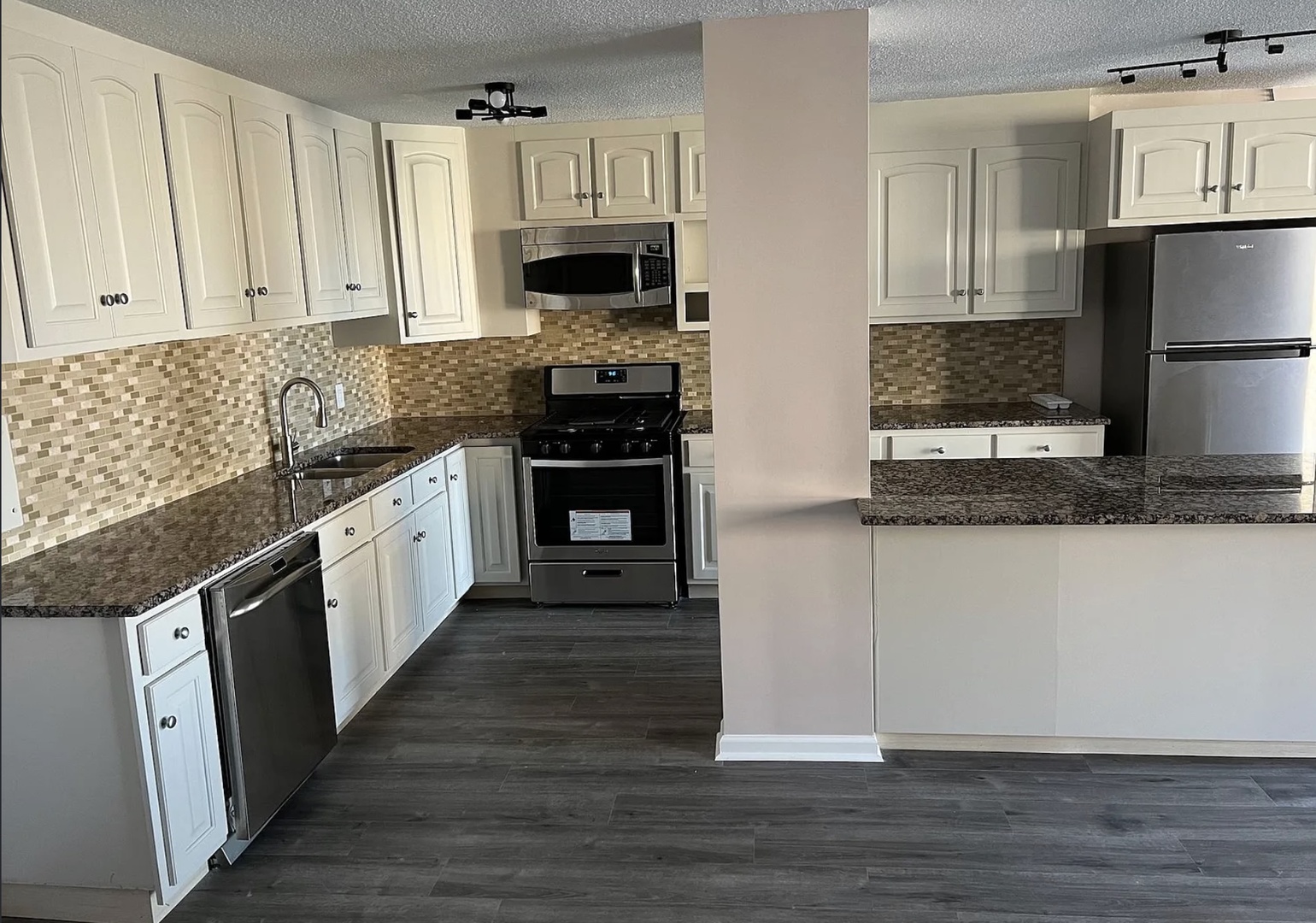 2211 S Stewart Avenue #3B, Lombard, IL 60148