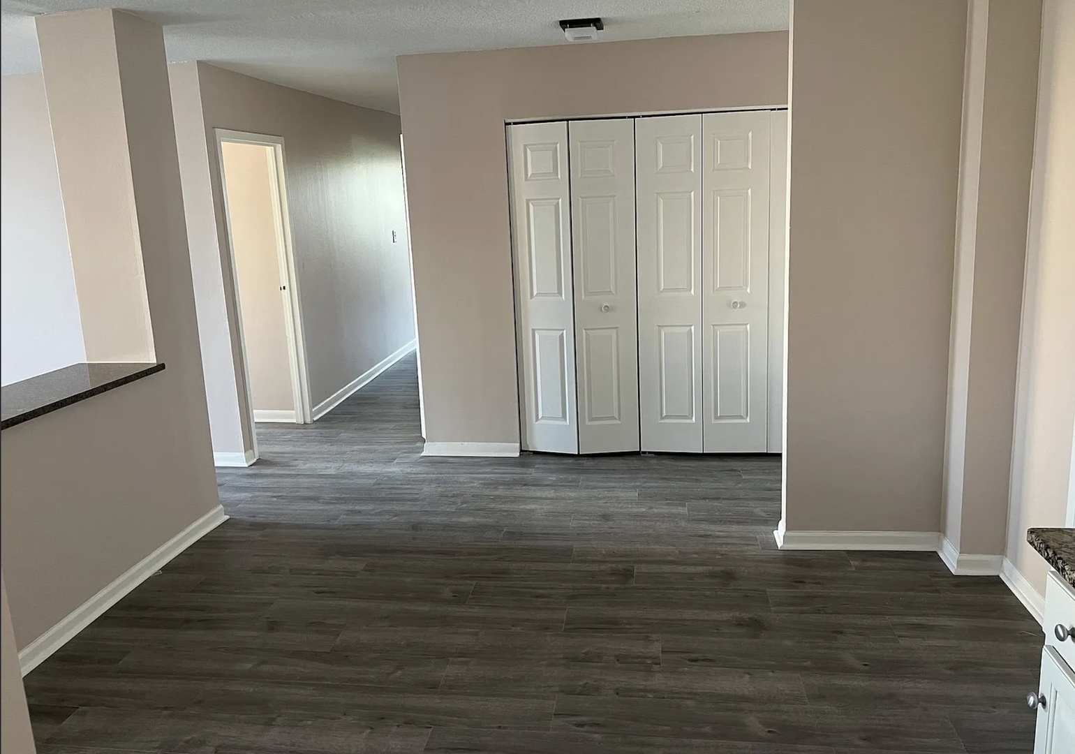 2211 S Stewart Avenue #3B, Lombard, IL 60148