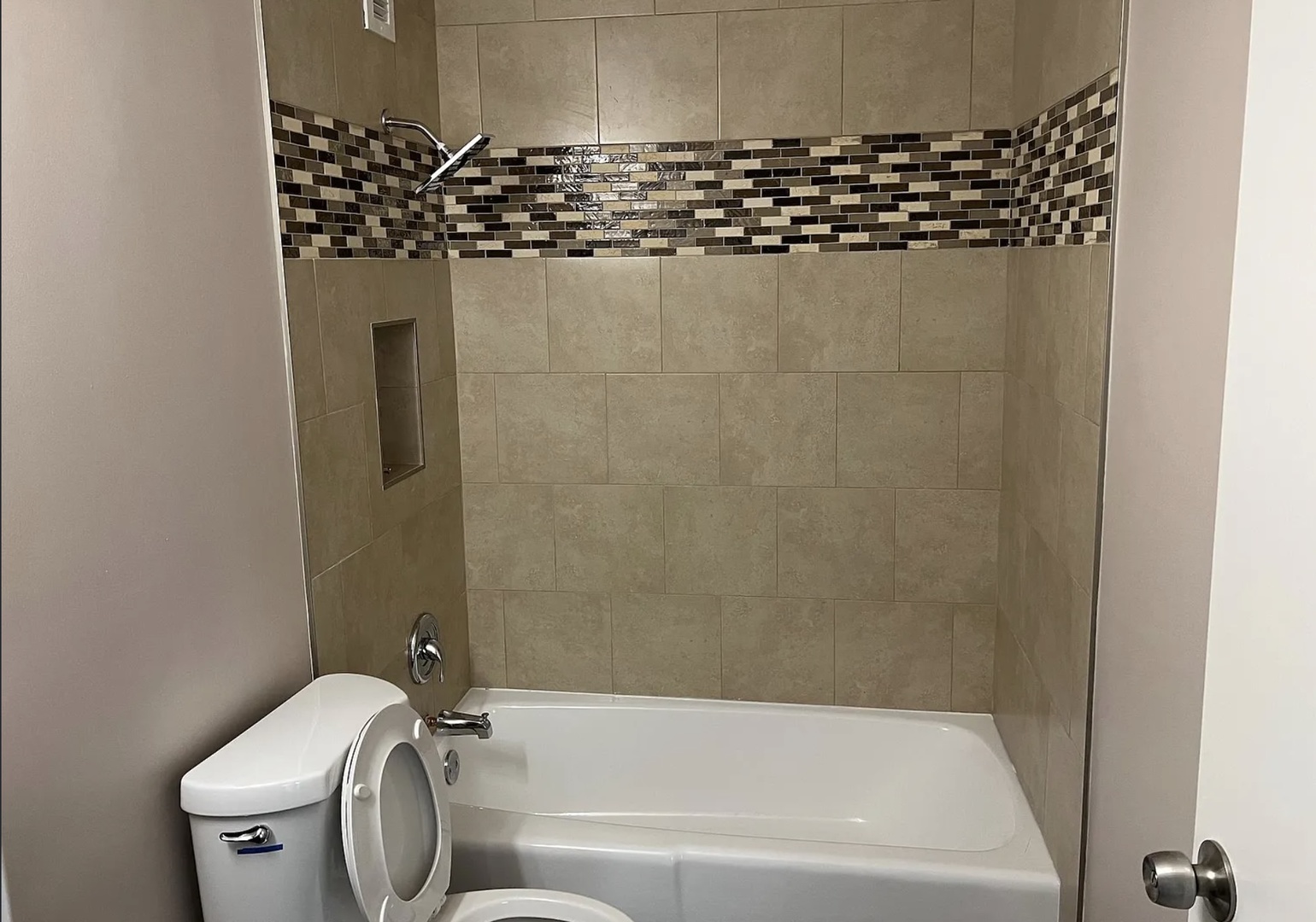 2211 S Stewart Avenue #3B, Lombard, IL 60148