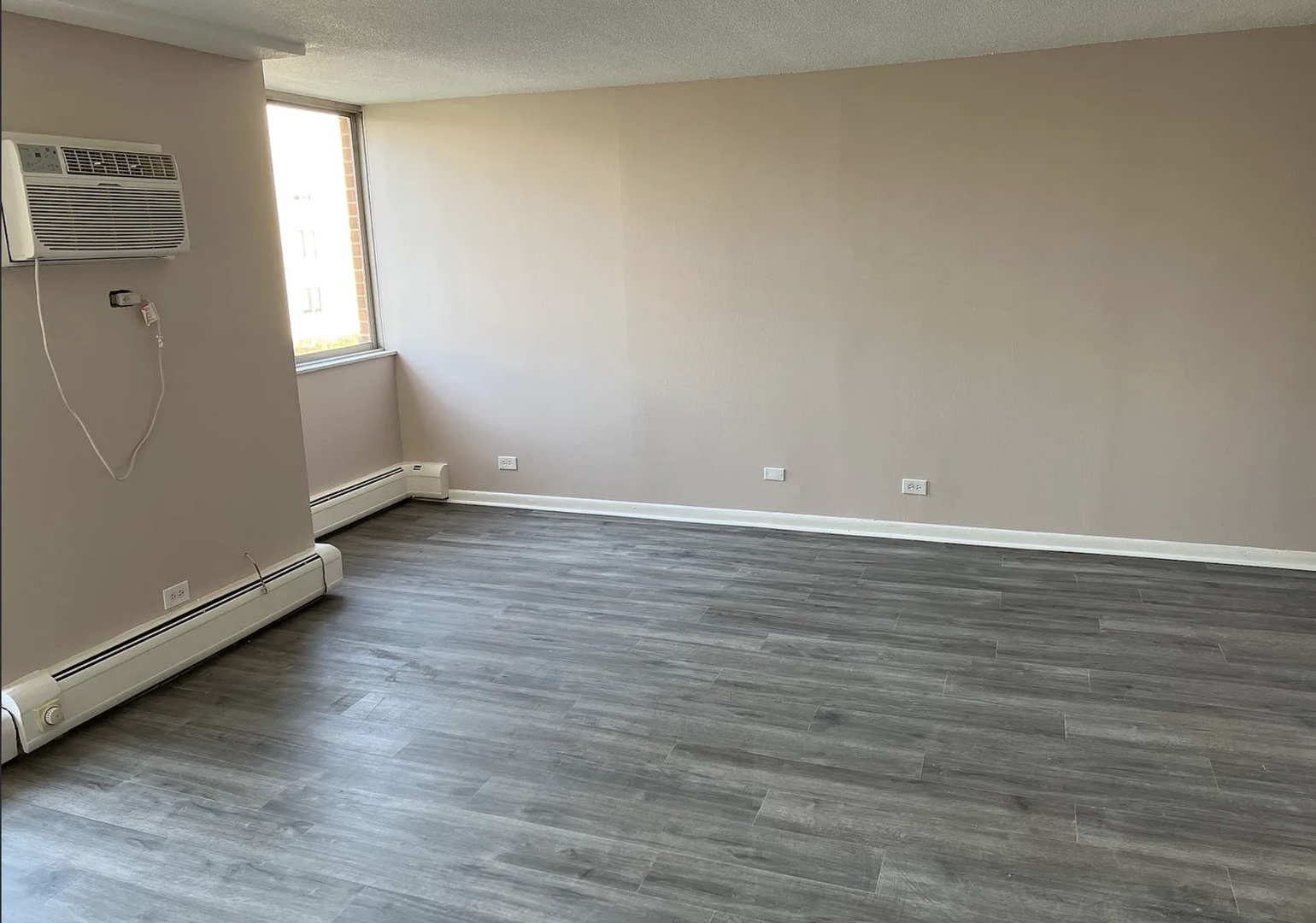 2211 S Stewart Avenue #3B, Lombard, IL 60148