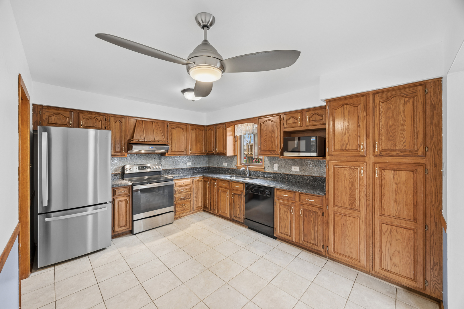 15730 Lamon Avenue, Oak Forest, IL 60452