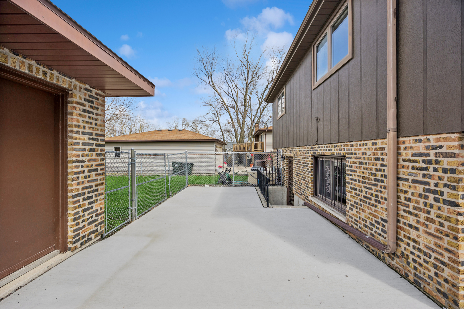 15730 Lamon Avenue, Oak Forest, IL 60452