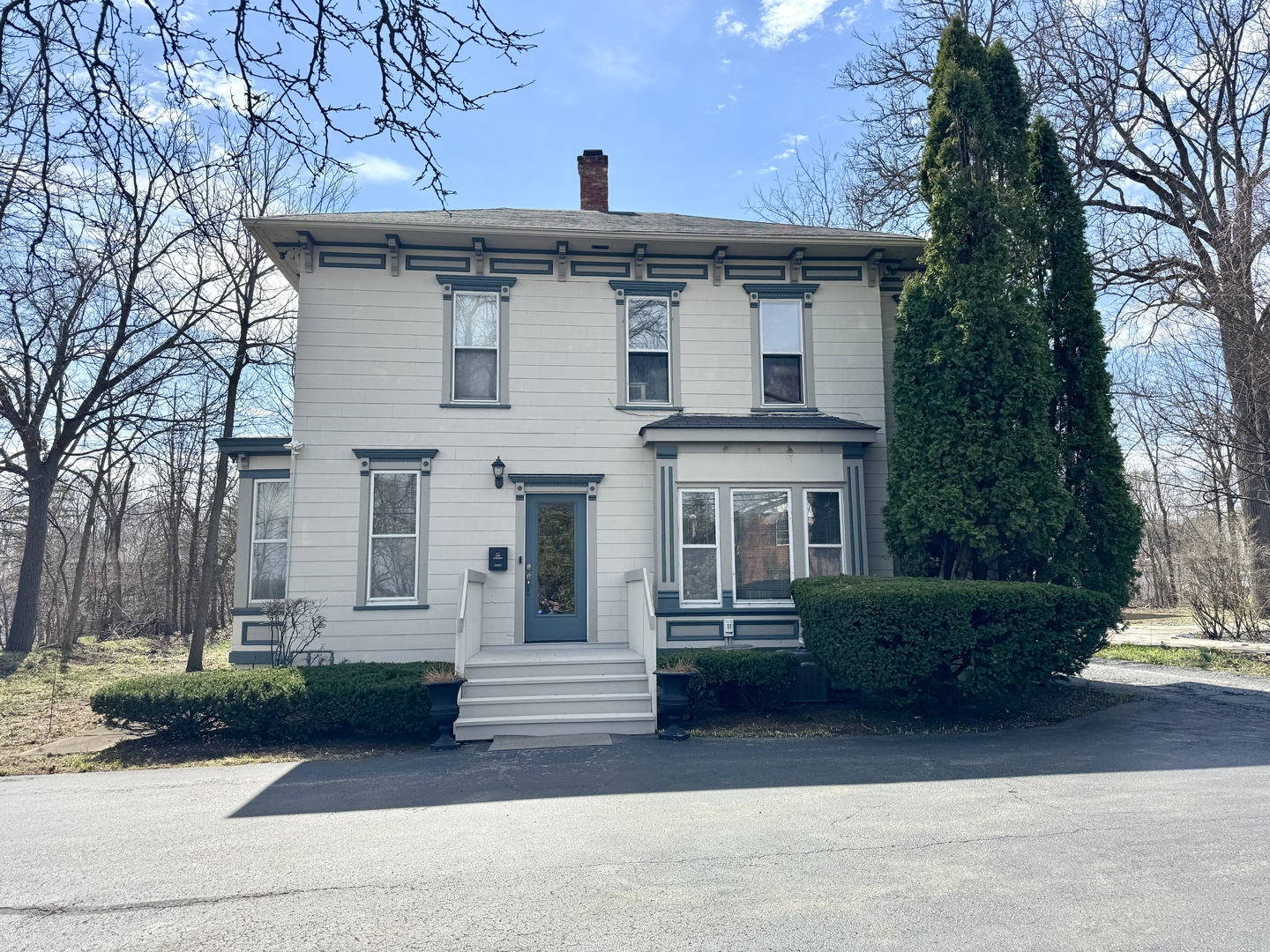 137 W Park Avenue, Libertyville, IL 60048