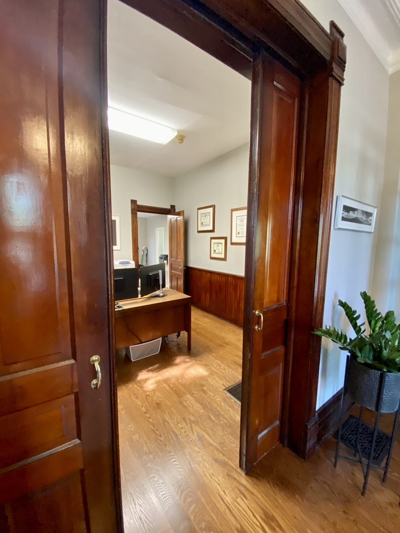 137 W Park Avenue, Libertyville, IL 60048