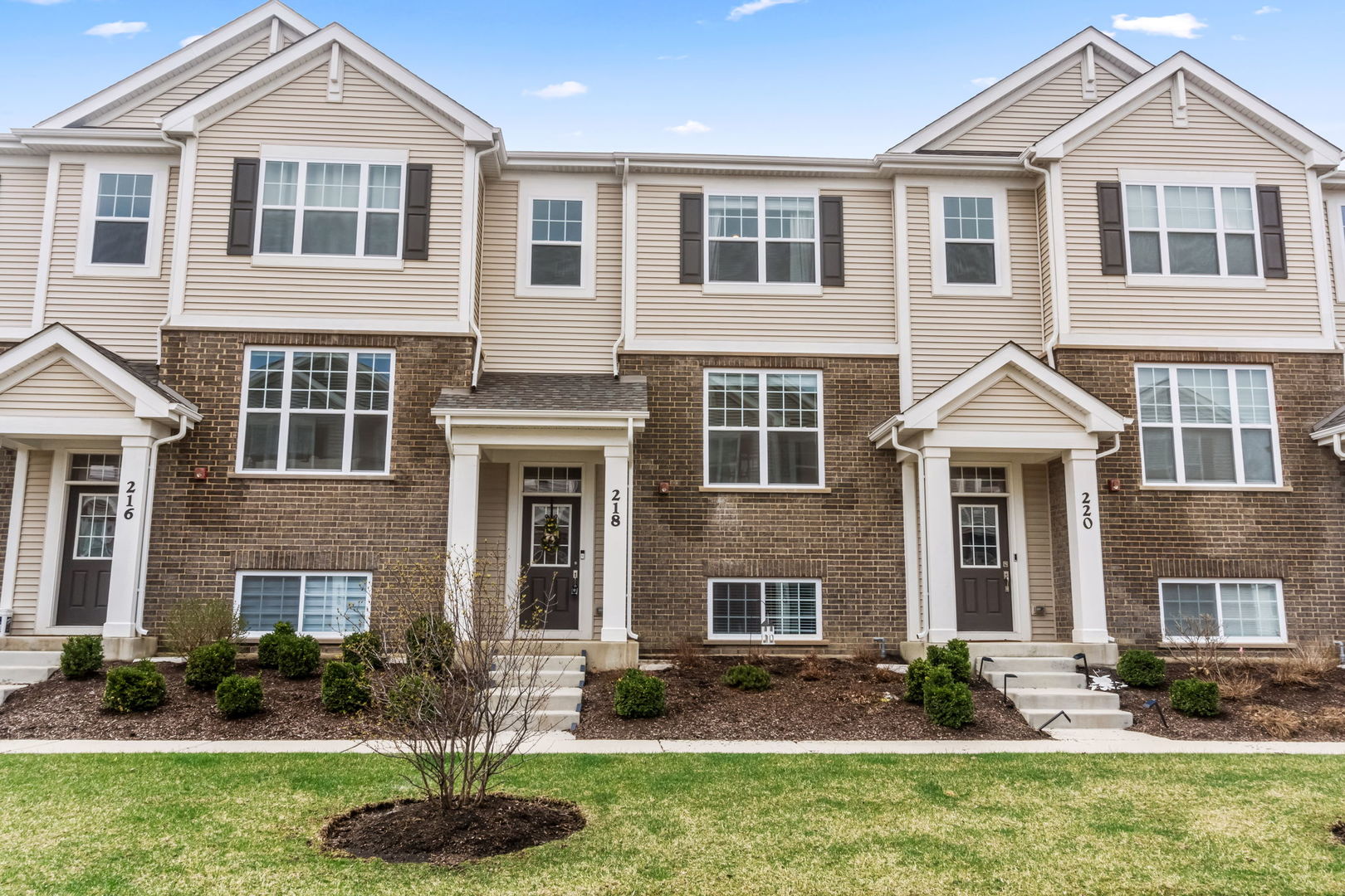 218 Timberleaf Circle, Roselle, IL 60172