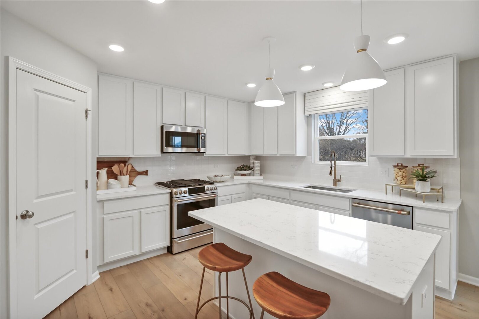 1671 Breton Avenue, North Aurora, IL 60542