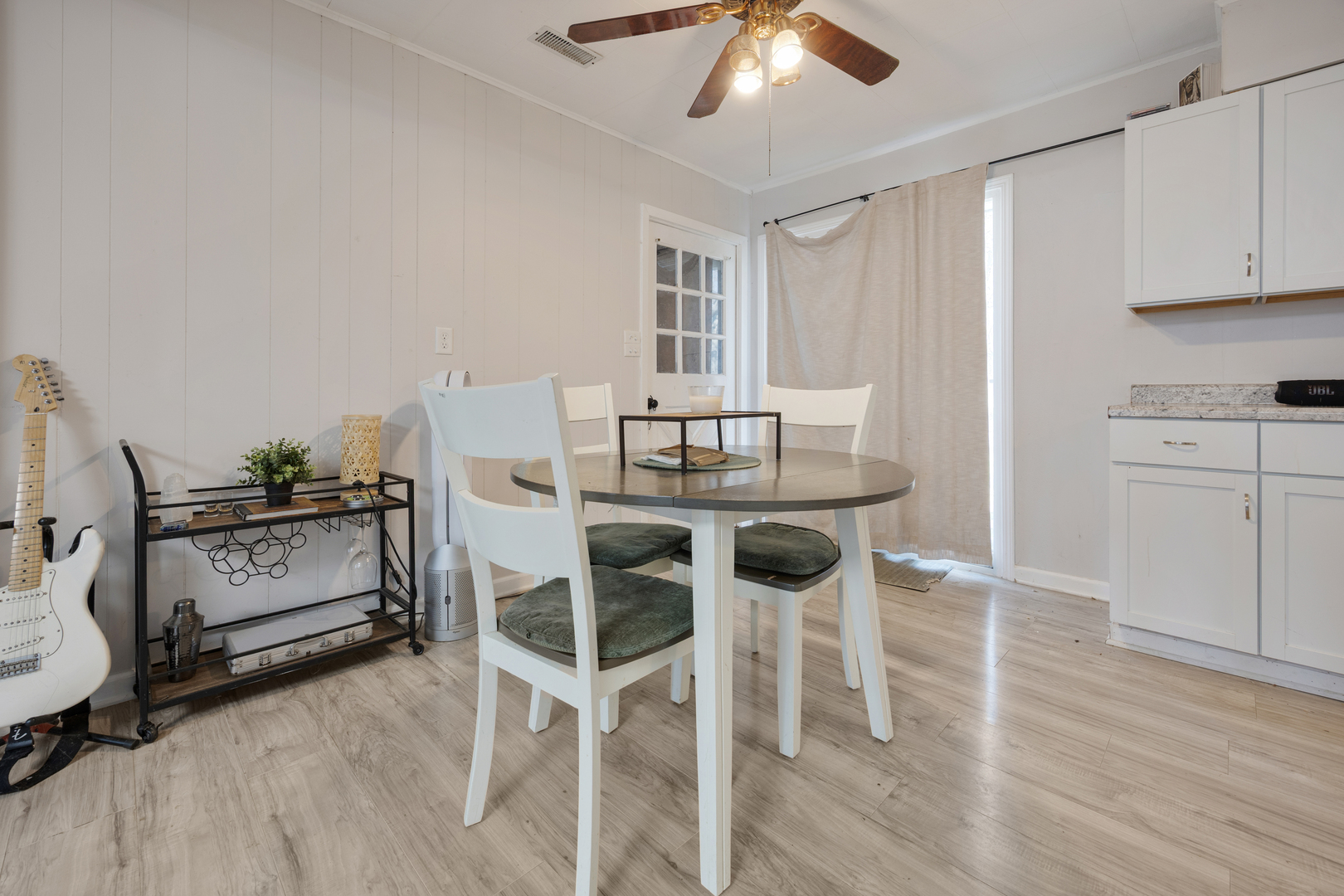 375 Douglas Road, Batavia, IL 60510