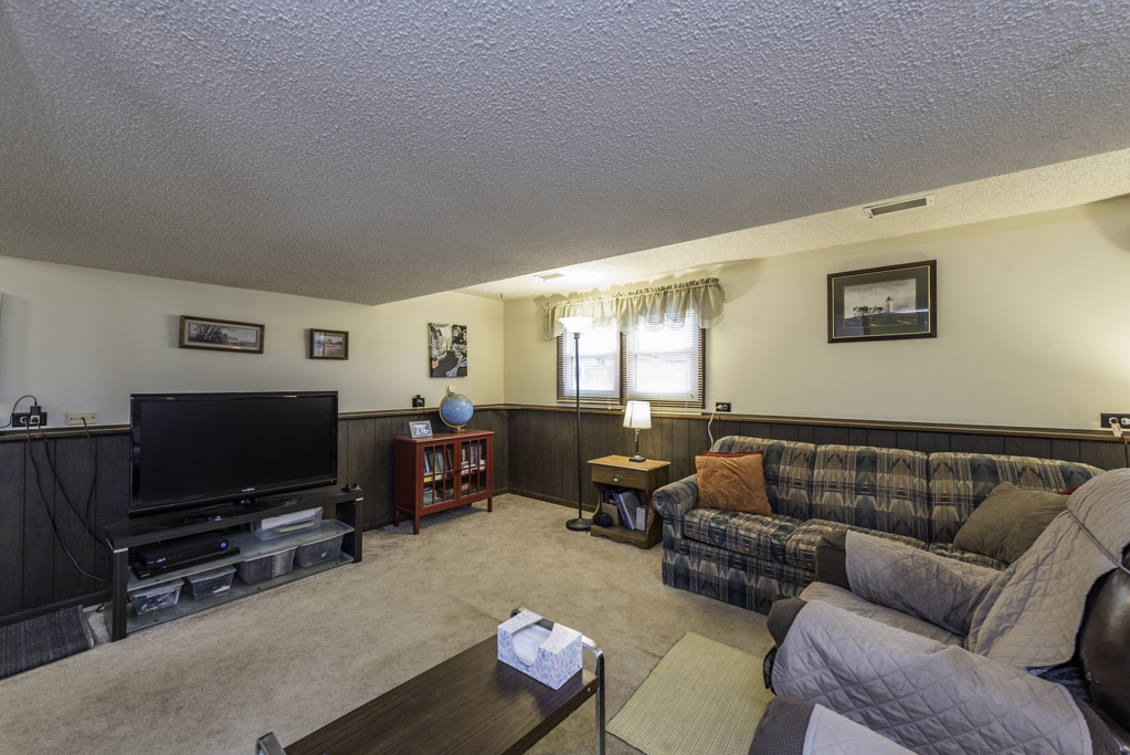 547 Phillips Circle, Antioch, IL 60002