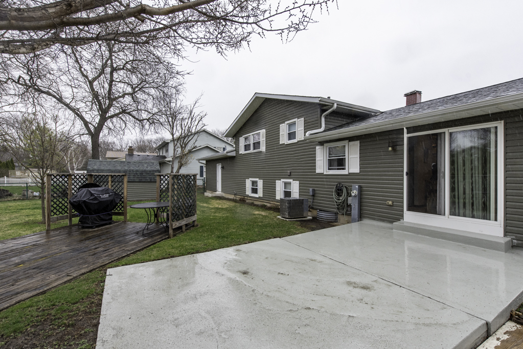 547 Phillips Circle, Antioch, IL 60002