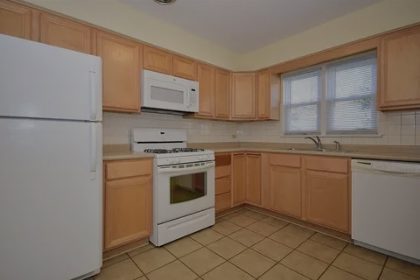 144 E Quincy Street, Riverside, IL 60546