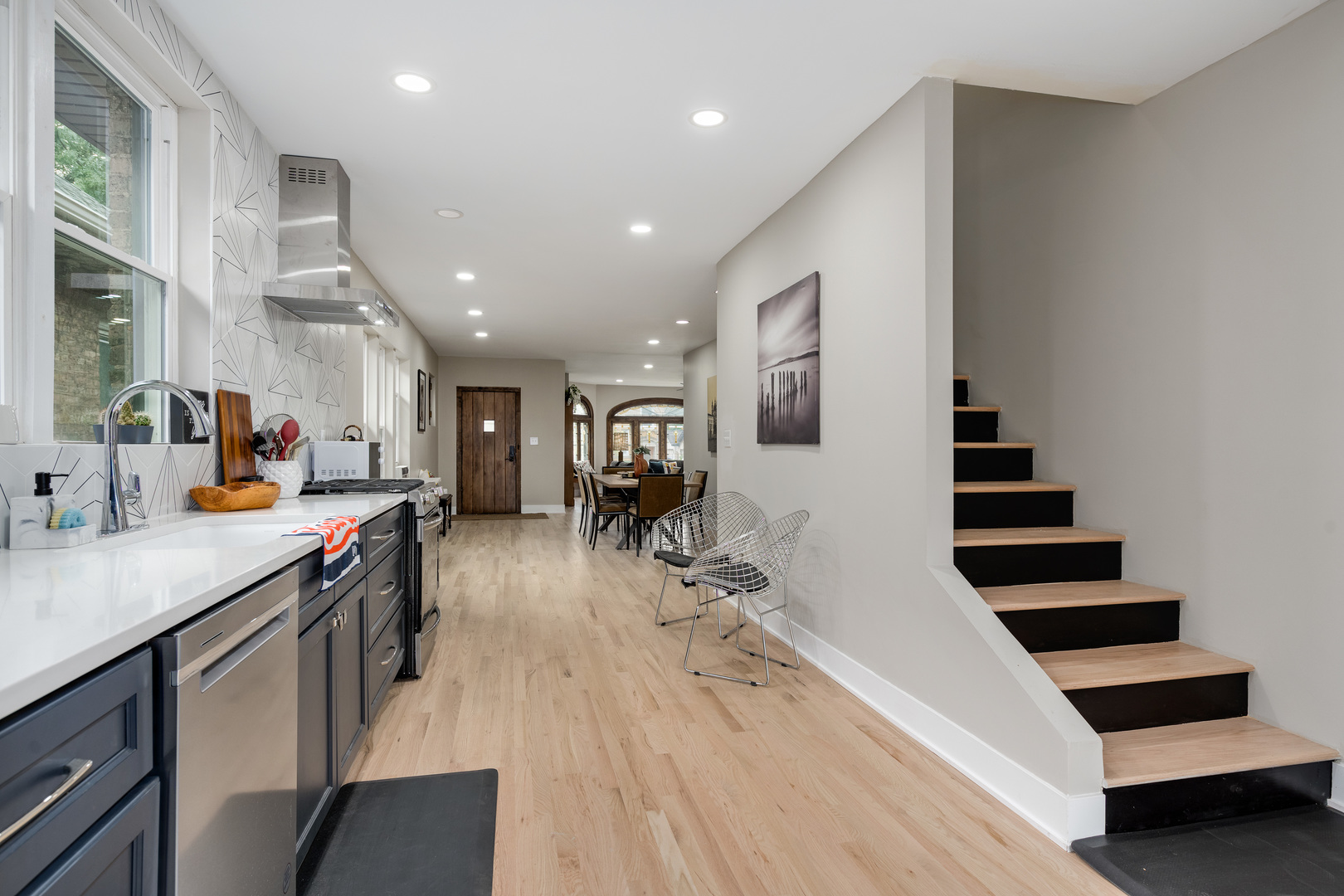 6739 N Rockwell Street, Chicago, IL 60645