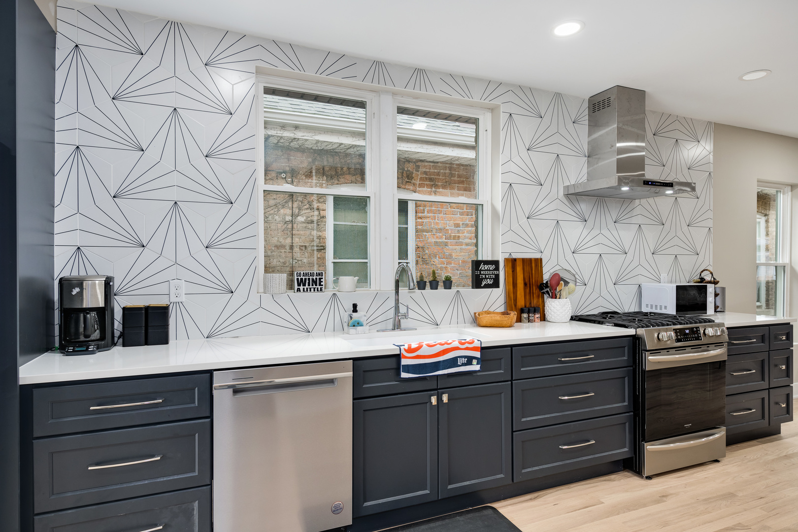 6739 N Rockwell Street, Chicago, IL 60645