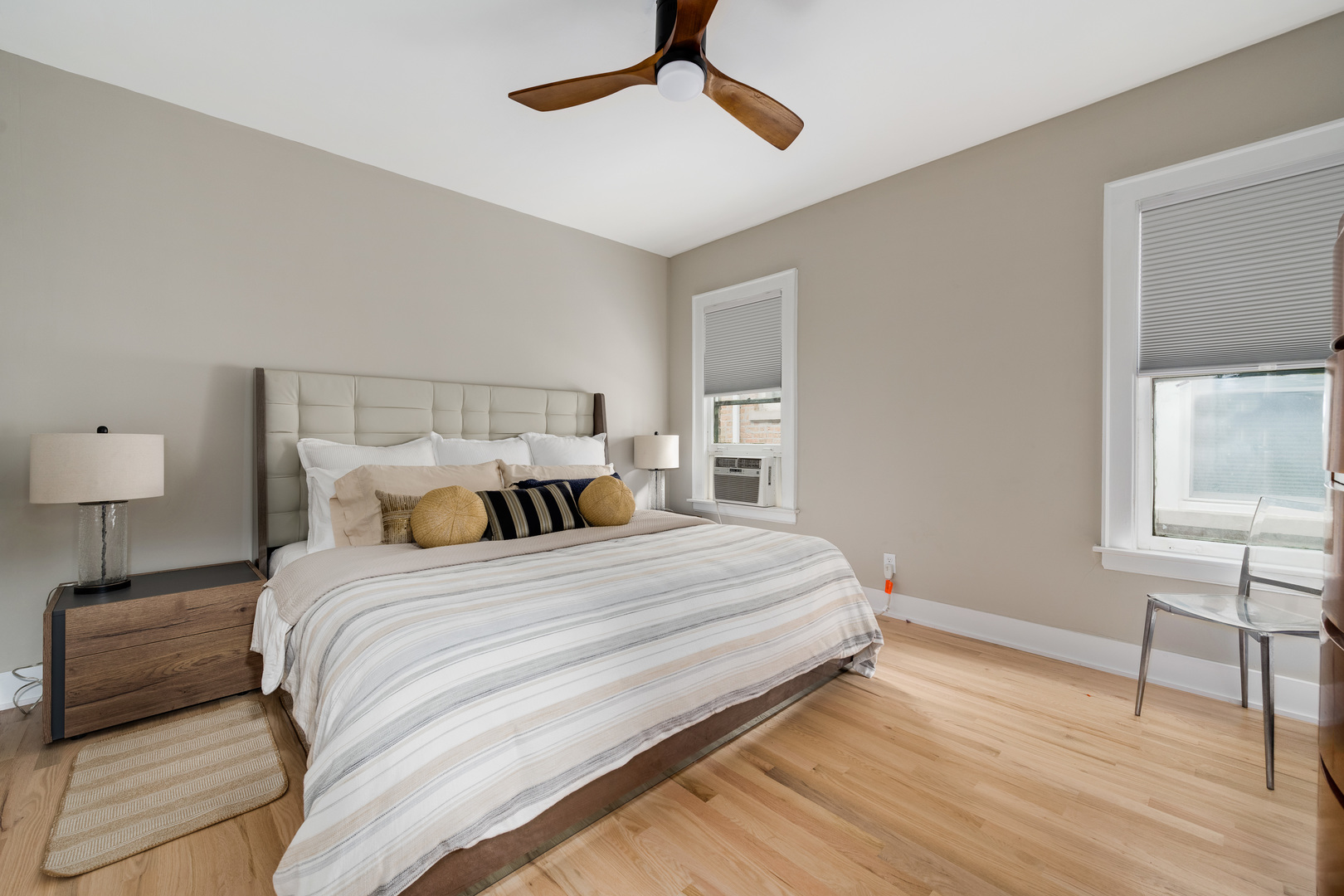 6739 N Rockwell Street, Chicago, IL 60645