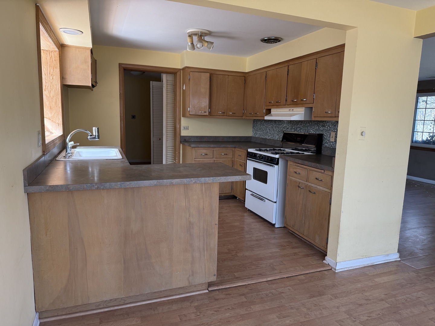 226 S Plum Grove Road, Palatine, IL 60067