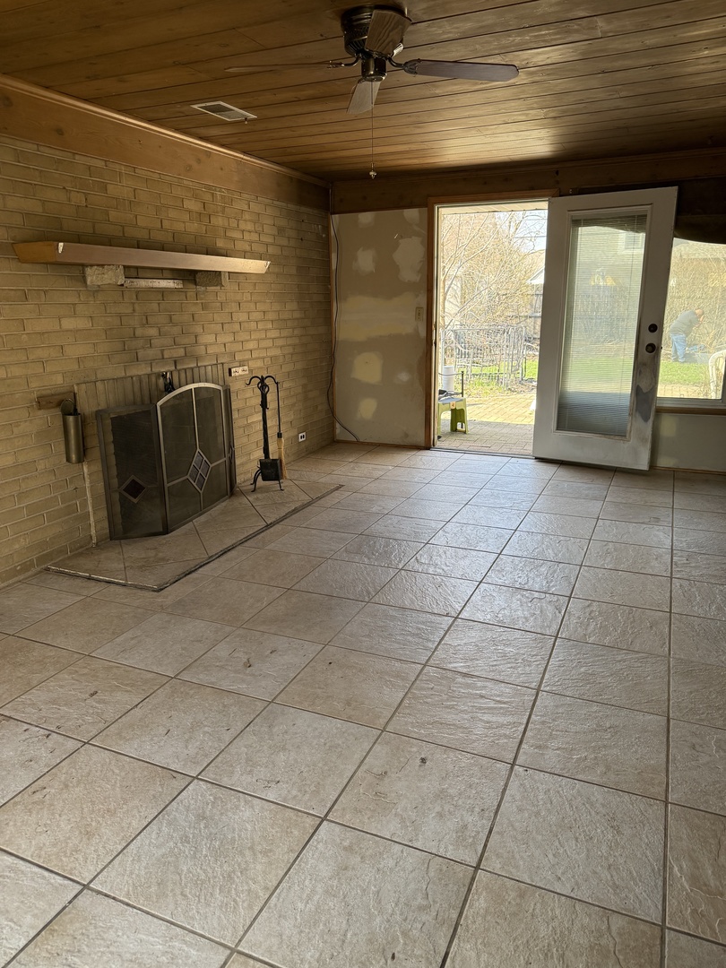 226 S Plum Grove Road, Palatine, IL 60067