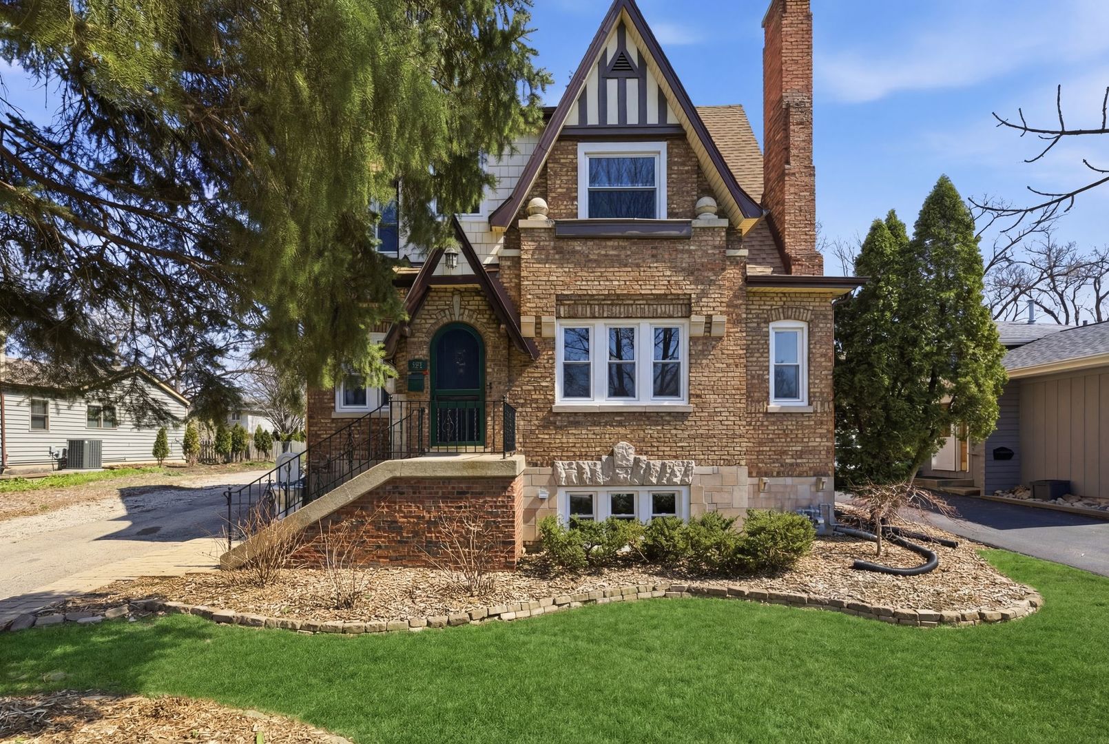 4425 Wilson Avenue, Downers Grove, IL 60515