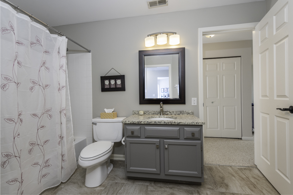 107 Templeton Street, Lake Bluff, IL 60044