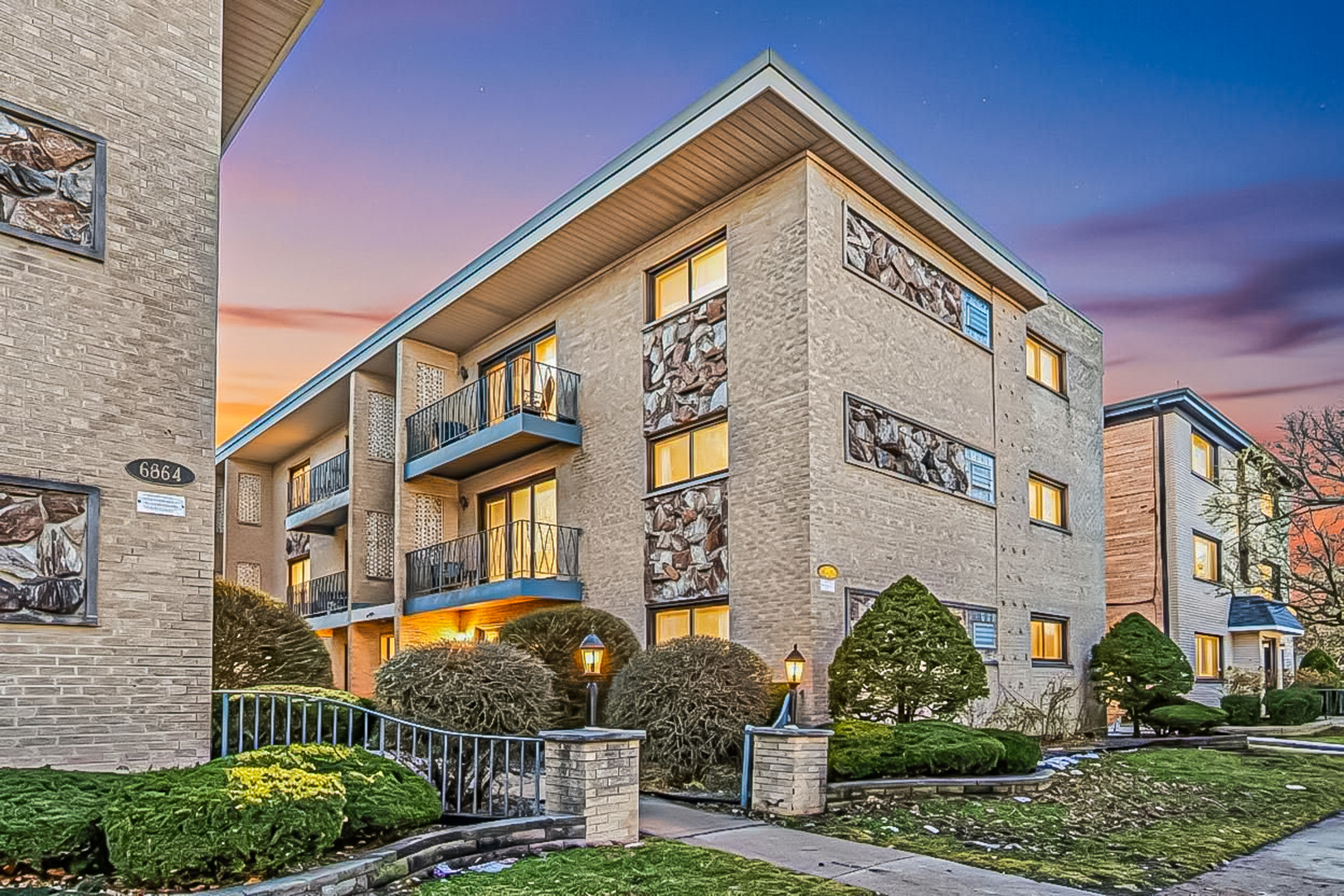 6870 N Northwest Highway #2F, Chicago, IL 60631