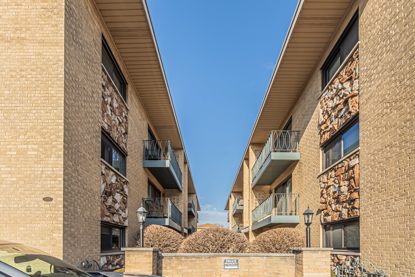 6870 N Northwest Highway #2F, Chicago, IL 60631