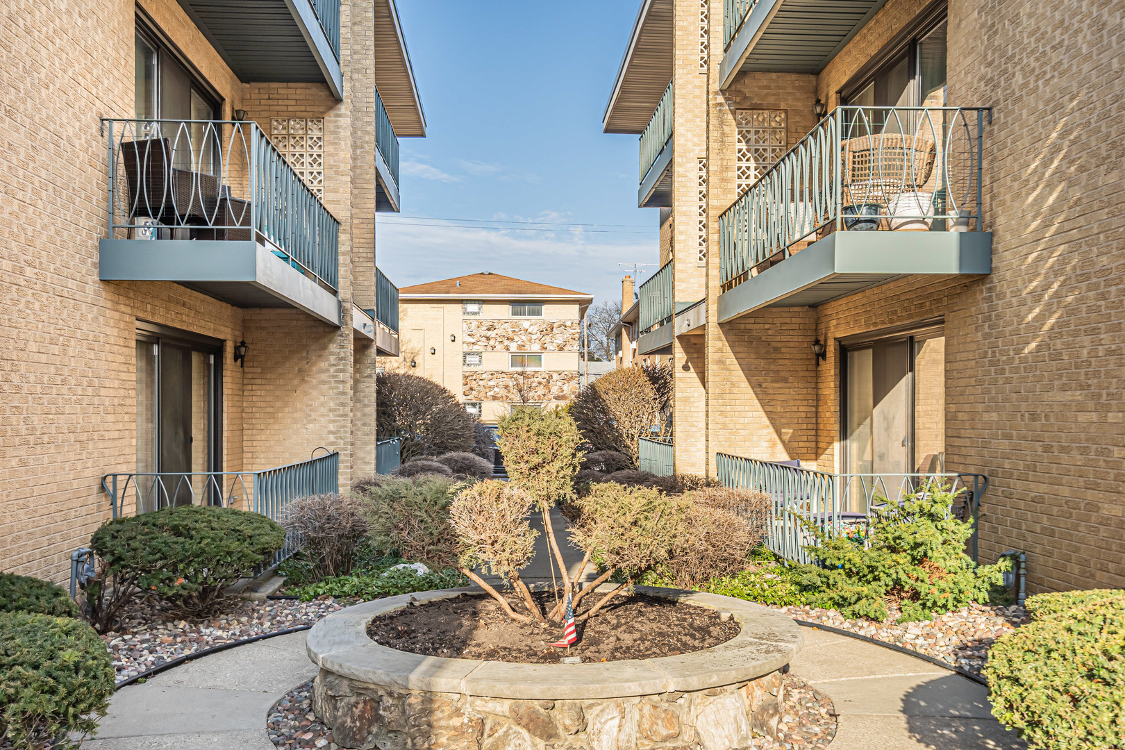 6870 N Northwest Highway #2F, Chicago, IL 60631