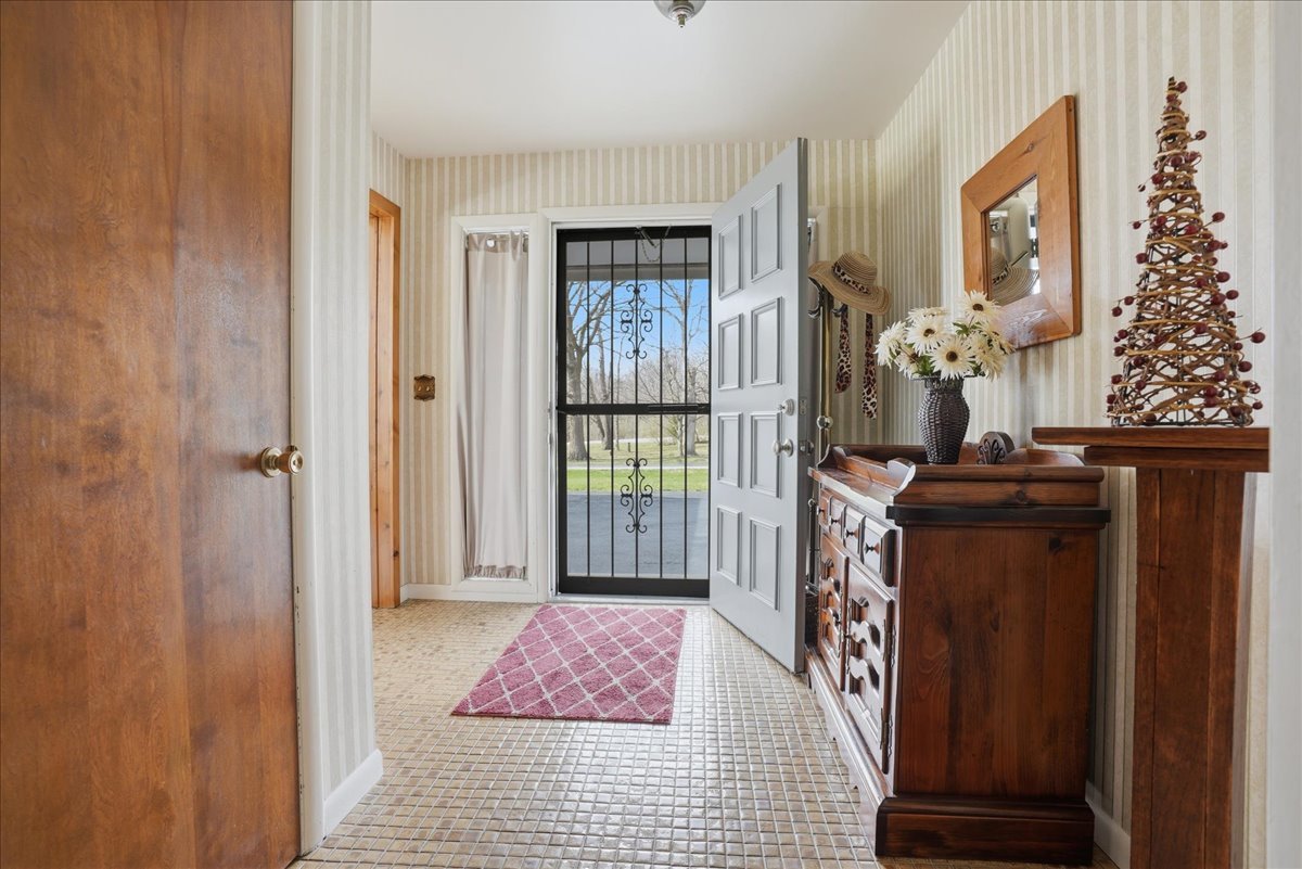 112 Peine Drive, Lexington, IL 61753