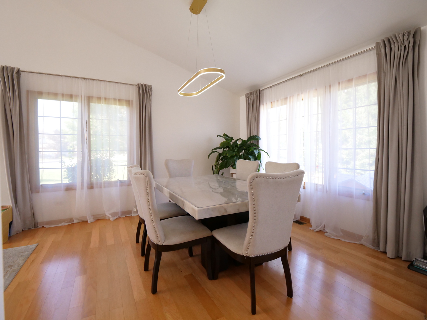 6706 Pondview Drive, Tinley Park, IL 60477