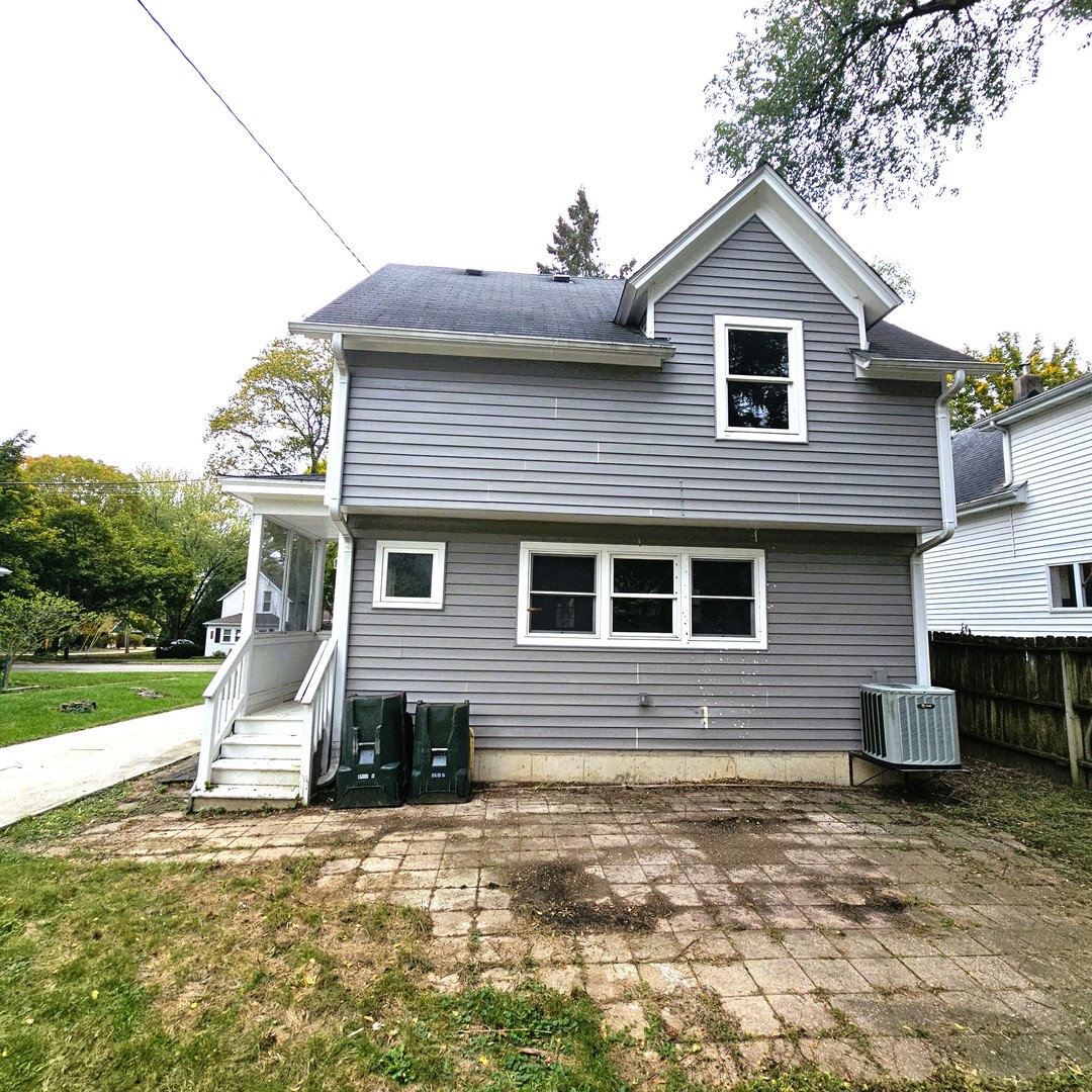 121 4th Street, Libertyville, IL 60048