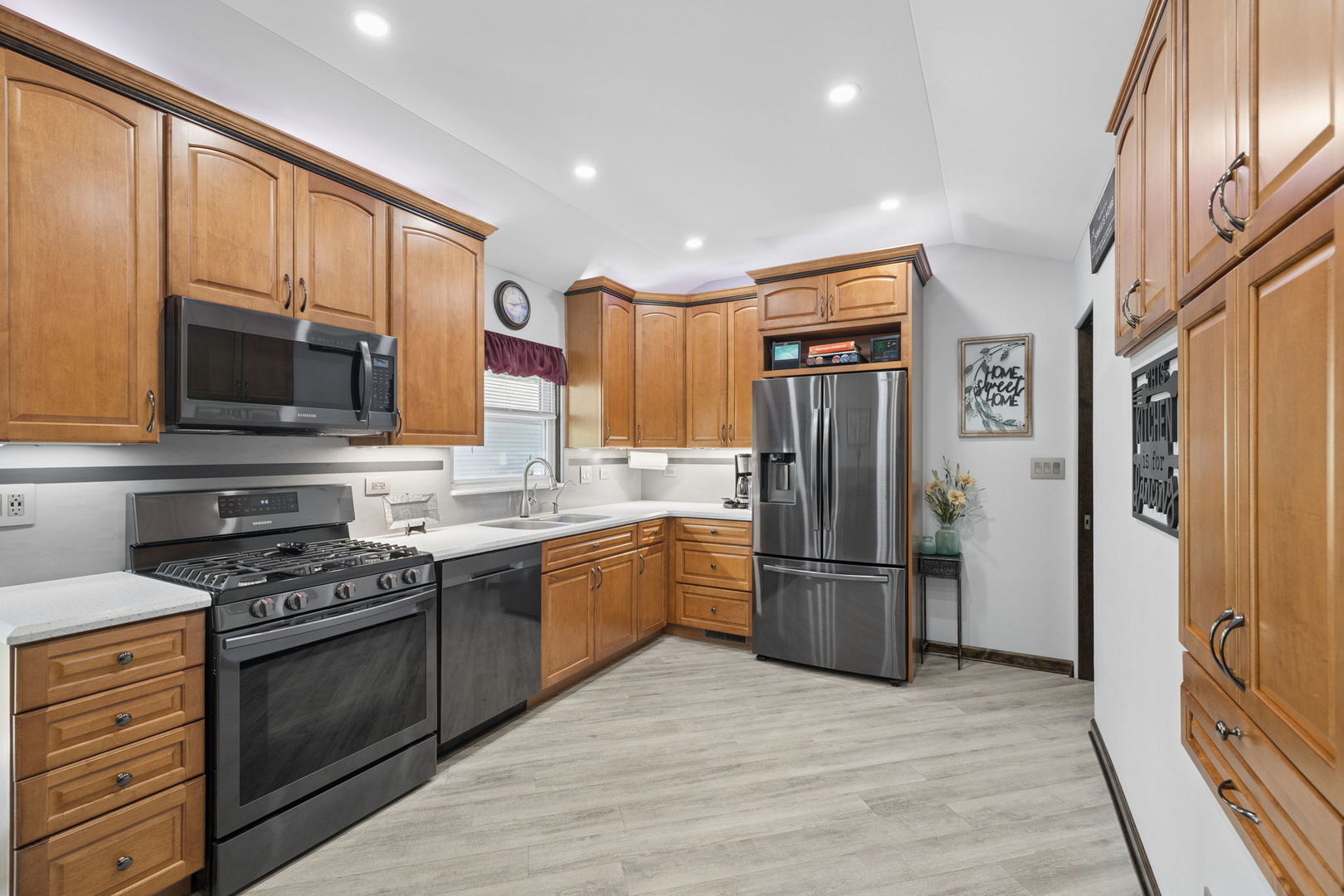 1106 Maple Court, Lockport, IL 60441