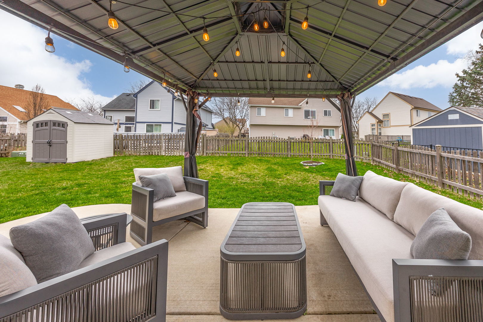 1398 Newcastle Court, Bartlett, IL 60103