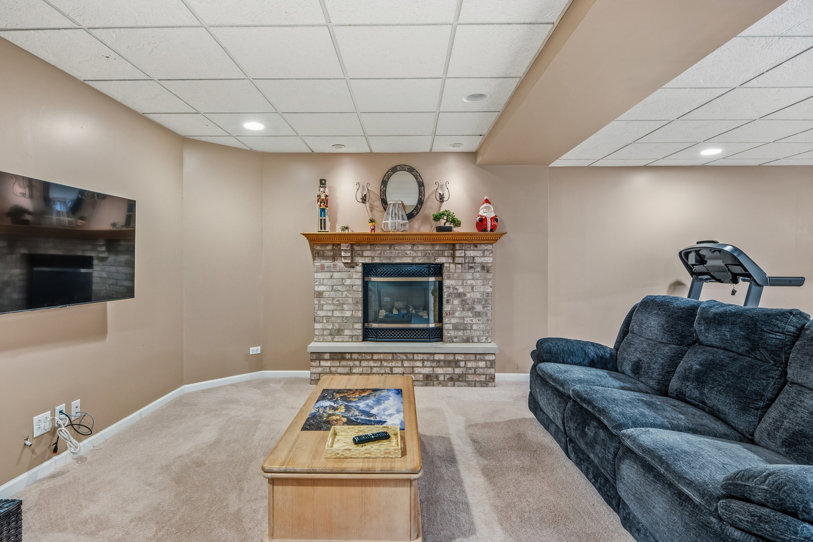 654 Easton Lane, Elk Grove Village, IL 60007