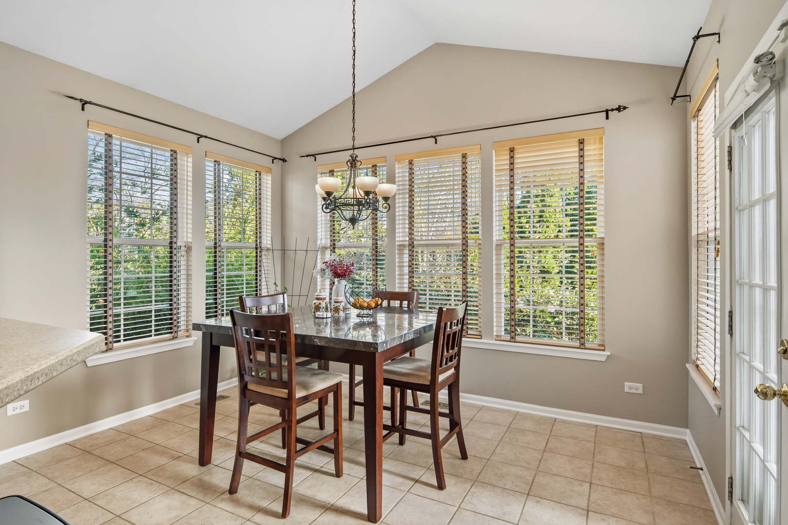 654 Easton Lane, Elk Grove Village, IL 60007