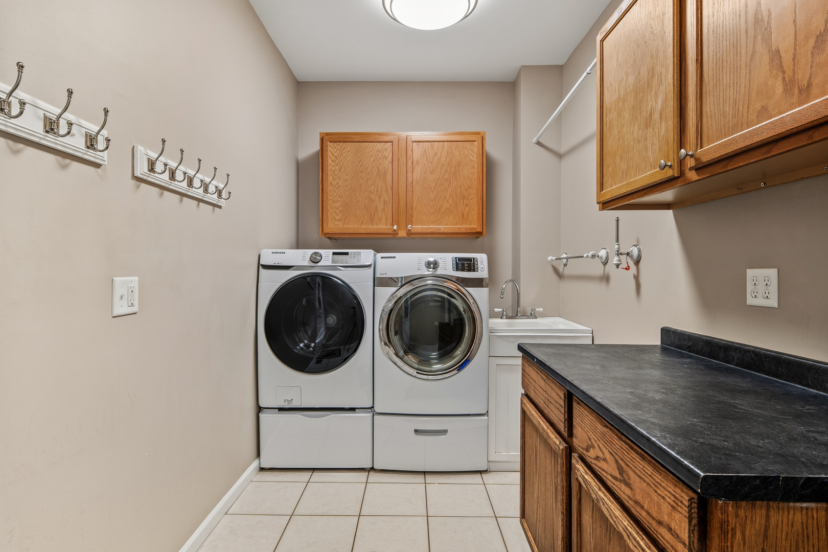 654 Easton Lane, Elk Grove Village, IL 60007