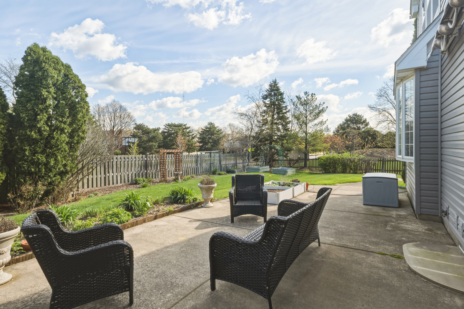 654 Easton Lane, Elk Grove Village, IL 60007