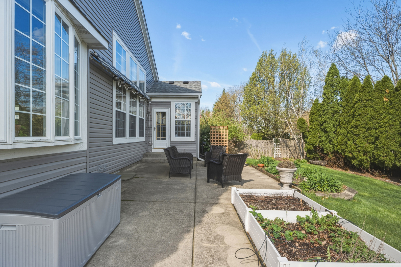 654 Easton Lane, Elk Grove Village, IL 60007