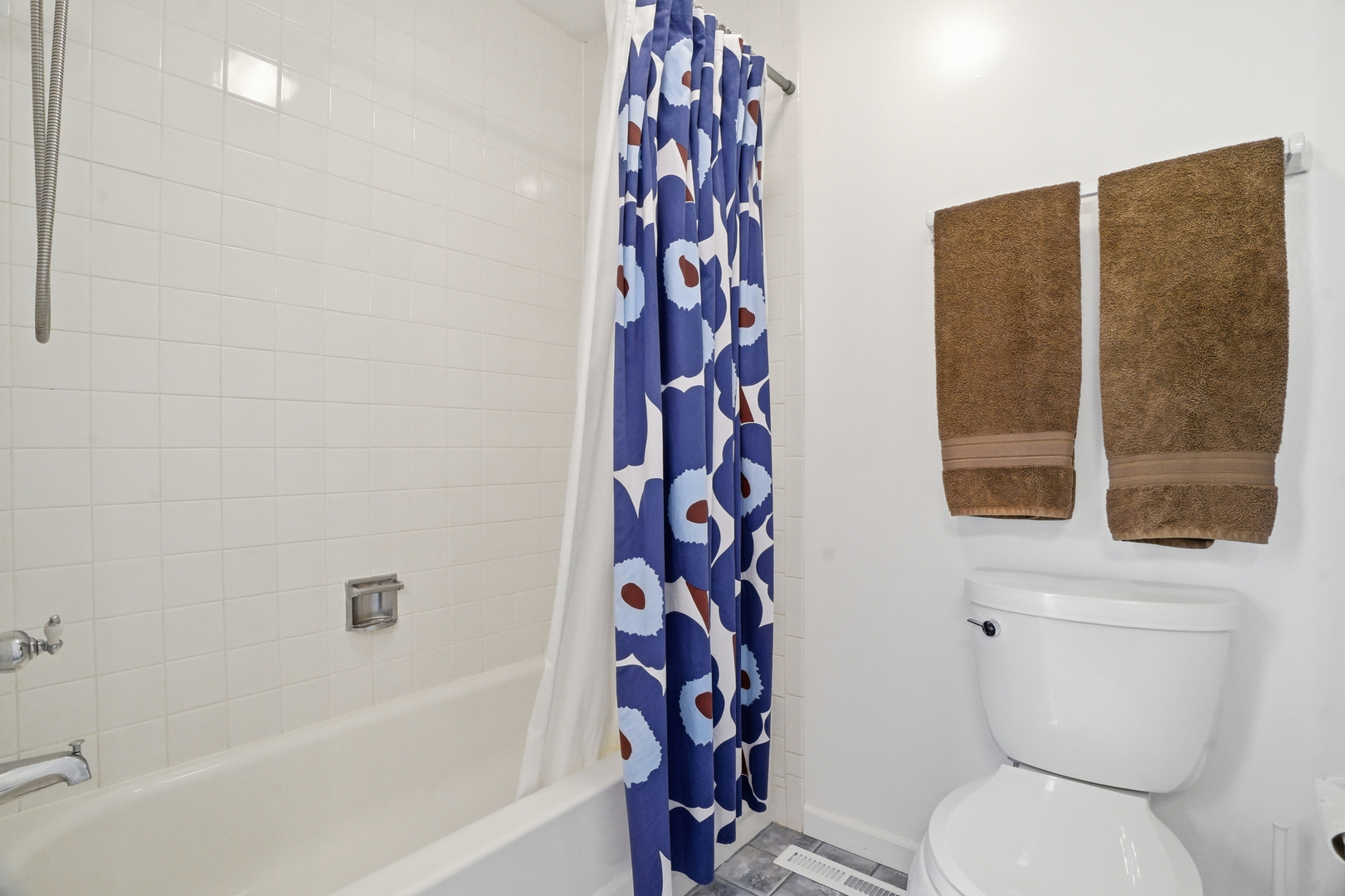 330 Indian Ridge Trail, Wauconda, IL 60084