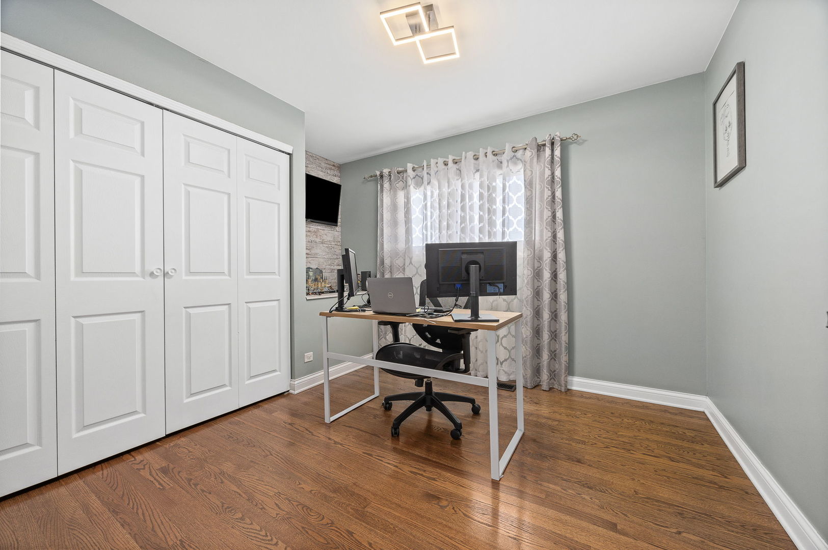 8518 Forest Drive, Hickory Hills, IL 60457