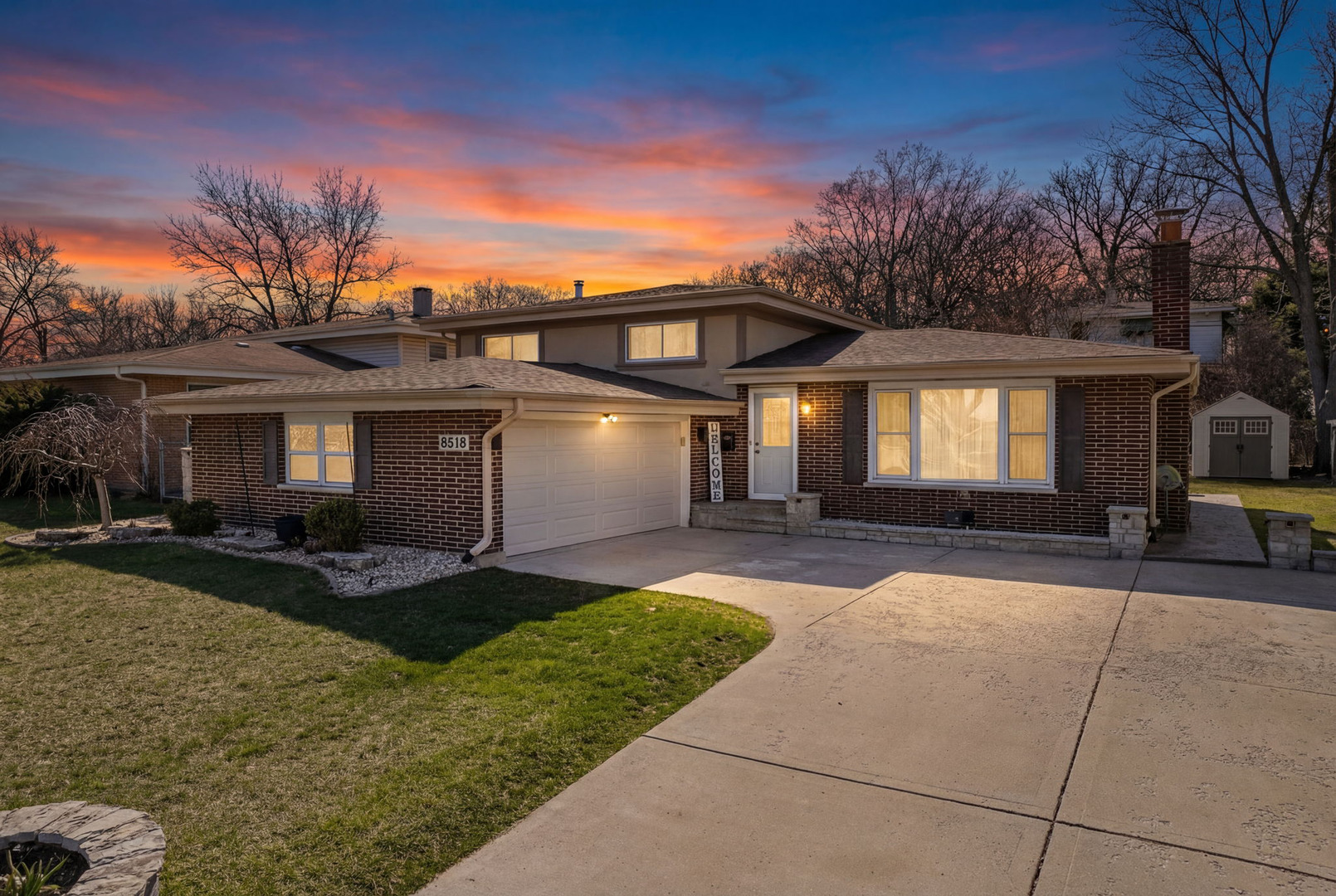 8518 Forest Drive, Hickory Hills, IL 60457