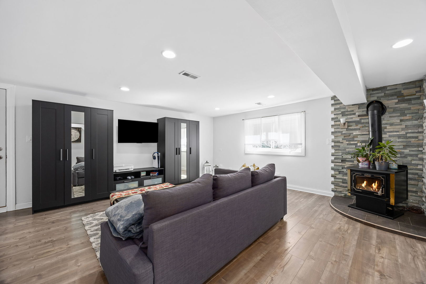 8518 Forest Drive, Hickory Hills, IL 60457