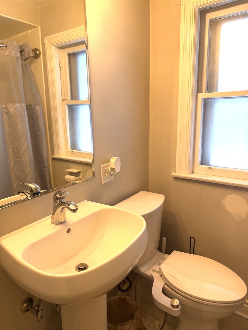 7801 W Victoria Street, Chicago, IL 60631