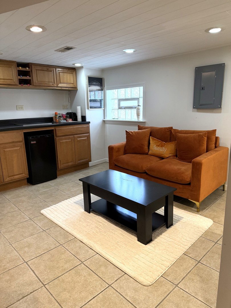 7801 W Victoria Street, Chicago, IL 60631