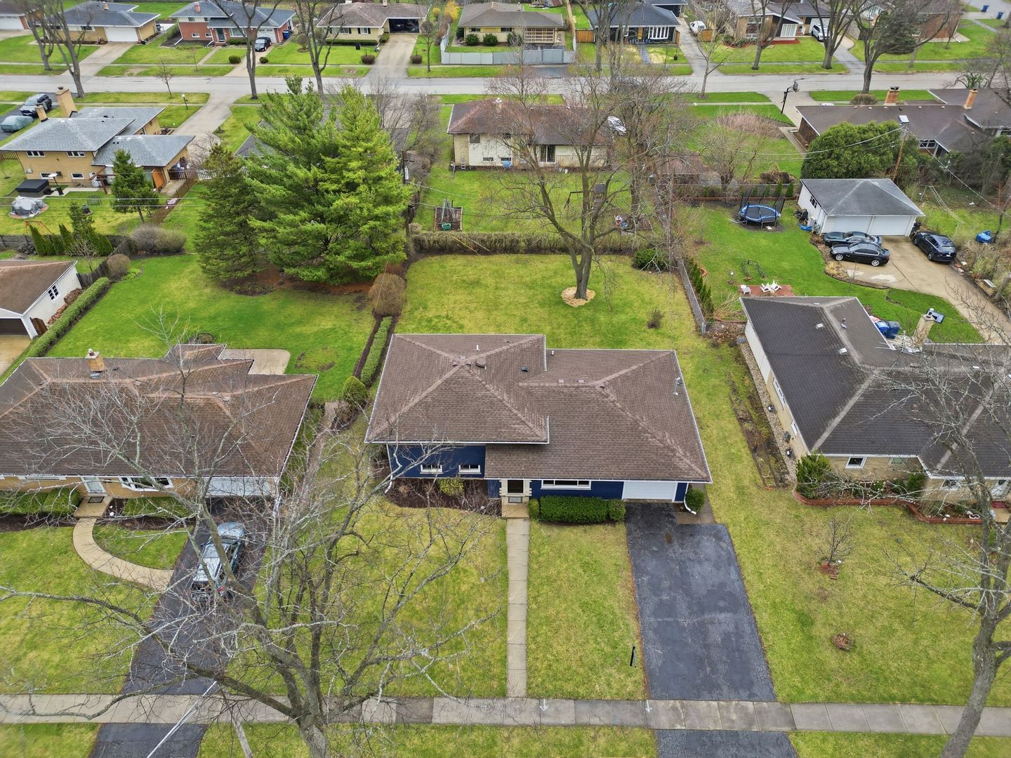 1430 E Emmerson Lane, Mount Prospect, IL 60056
