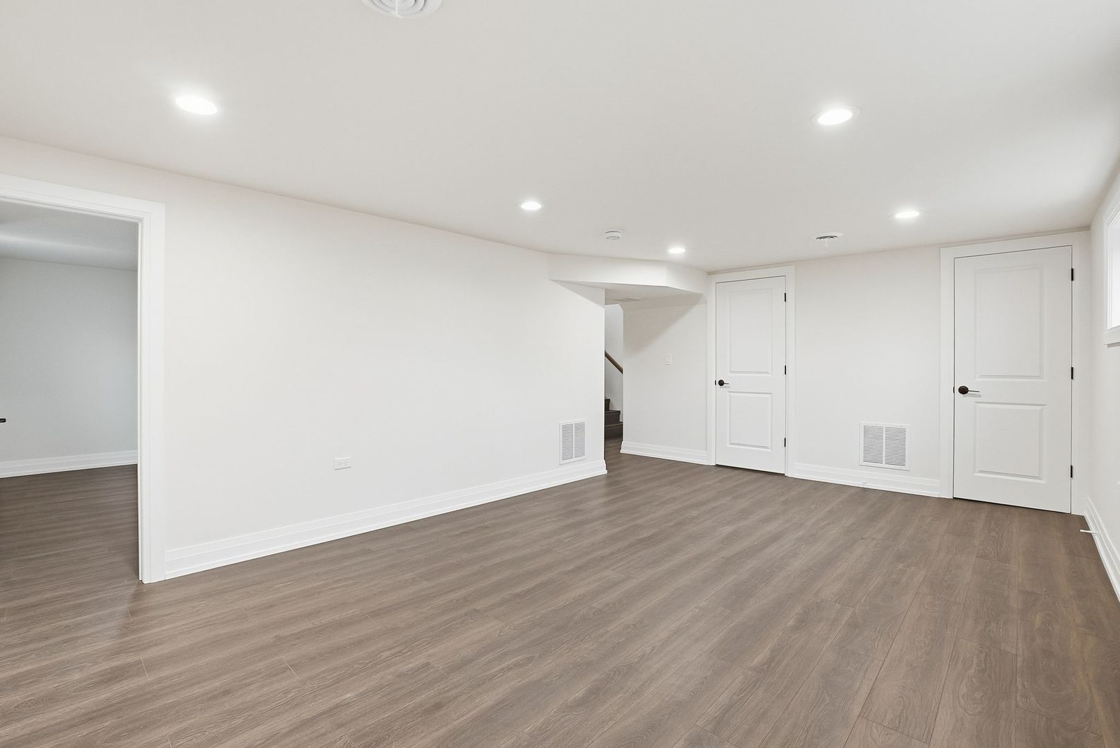 1430 E Emmerson Lane, Mount Prospect, IL 60056